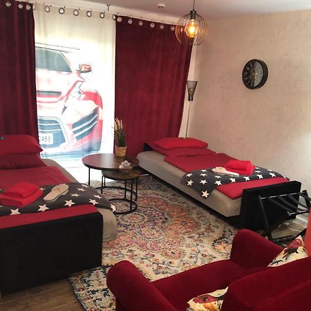 Stylisches Maybach Appartement Mit Terrasse Fuer 5 Personen, 5 Betten, Grosse Kochinsel, Homeoffice Mit 250Mbit Wlan Aidlingen Exterior photo