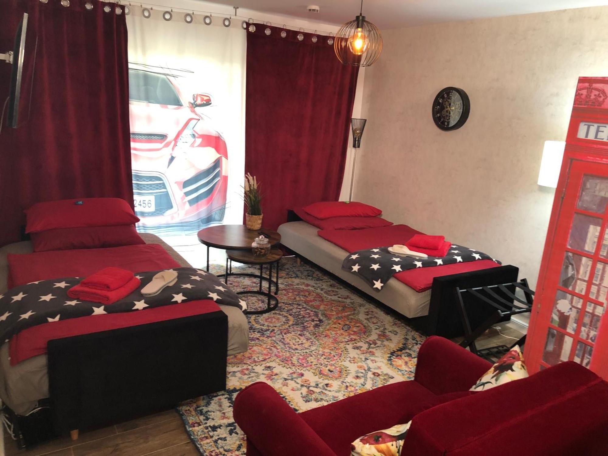 Stylisches Maybach Appartement Mit Terrasse Fuer 5 Personen, 5 Betten, Grosse Kochinsel, Homeoffice Mit 250Mbit Wlan Aidlingen Exterior photo
